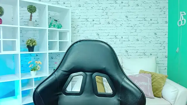 loaizalust online show from December 1, 2025, 5:18 pm