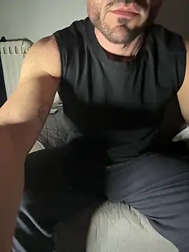 giovan2020 online show from April 15, 2026, 9:04 pm