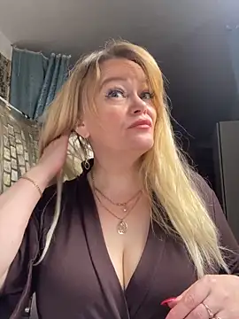 Snapshot of Sweet-blonde chatting on February 14, 2026, 1:24 am Sweet-blonde online show from February 14, 2026, 1:24 am