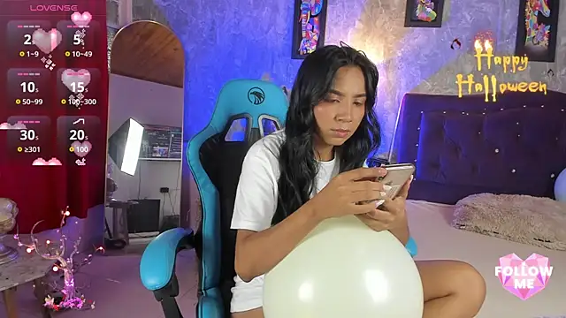 Lauren smiles online show from November 4, 2025, 4:00 am