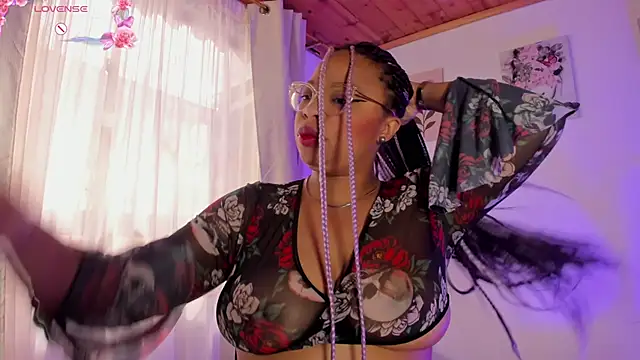 Lauraricci   online show from November 11, 2025, 2:28 pm