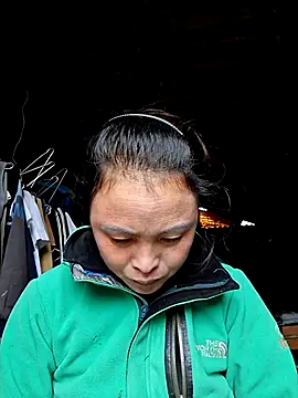 Snapshot of xuxulovezz chatting on November 4, 2025, 12:32 am xuxulovezz online show from November 4, 2025, 12:32 am