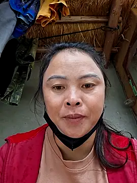 Snapshot of xuxulovezz chatting on November 17, 2025, 12:27 am xuxulovezz online show from November 17, 2025, 12:27 am