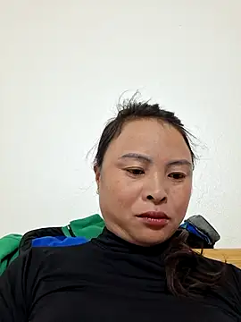 Snapshot of xuxulovezz chatting on November 18, 2025, 11:15 pm xuxulovezz online show from November 18, 2025, 11:15 pm