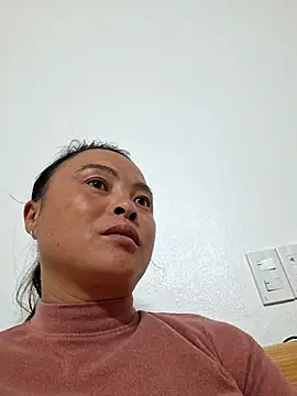 Snapshot of xuxulovezz chatting on November 19, 2025, 12:05 pm xuxulovezz online show from November 19, 2025, 12:05 pm