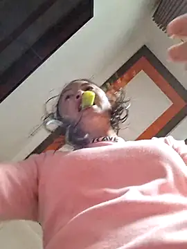 Snapshot of xuxulovezz chatting on November 22, 2025, 9:08 am xuxulovezz online show from November 22, 2025, 9:08 am