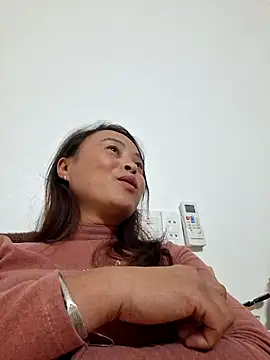 Snapshot of xuxulovezz chatting on November 24, 2025, 12:27 pm xuxulovezz online show from November 24, 2025, 12:27 pm