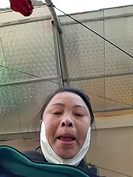 Snapshot of xuxulovezz chatting on November 26, 2025, 11:39 pm xuxulovezz online show from November 26, 2025, 11:39 pm