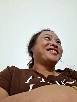 Snapshot of xuxulovezz chatting on November 27, 2025, 12:18 pm xuxulovezz online show from November 27, 2025, 12:18 pm