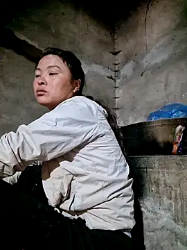 xuxulovezz online show from February 12, 2026, 4:40 am