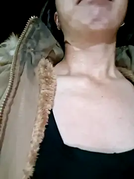 helenzz online show from November 8, 2025, 9:35 pm