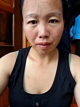 helenzz online show from November 10, 2025, 5:17 am