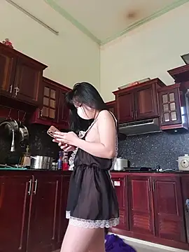 Helen-Tran online show from October 16, 2025, 1:17 am