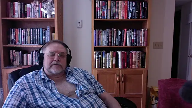 Vinyl22xh online show from March 6, 2026, 9:22 pm