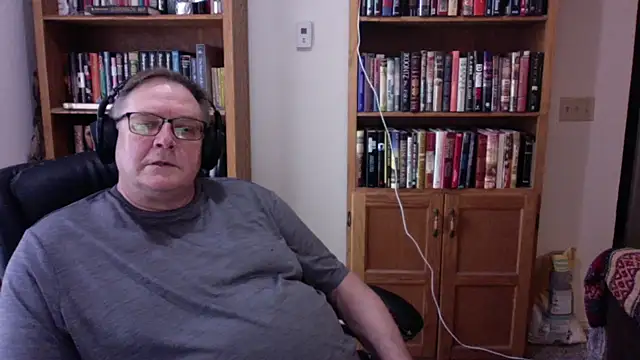 Vinyl22xh online show from June 16, 2026, 12:02 am
