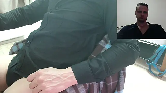 Snapshot of Freeze_Fire chatting on December 15, 2025, 5:28 pm Freeze Fire online show from December 15, 2025, 5:28 pm