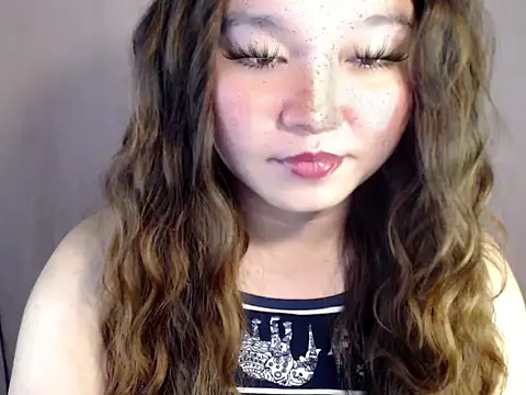 Eyes-on-me online show from November 5, 2025, 10:32 pm