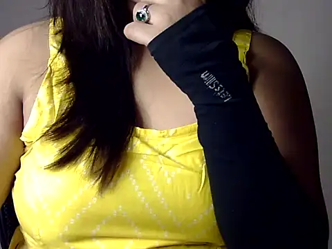 Snapshot of Aaliya02 chatting on November 13, 2025, 7:40 am Aaliya02 online show from November 13, 2025, 7:40 am