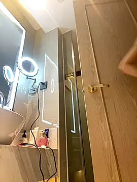 miumiu-66 online show from November 4, 2025, 7:35 pm