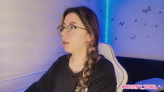 sweettvera online show from November 3, 2025, 10:05 am