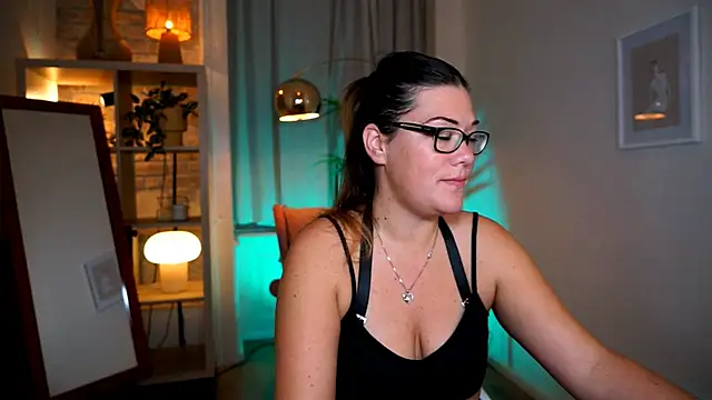 mrs fllowerr online show from October 16, 2025, 5:58 pm