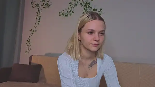 KelleDomin online show from November 21, 2025, 7:23 pm