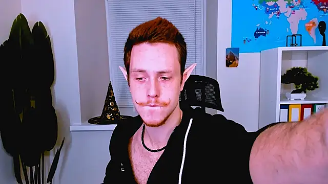 LeoMooree online show from October 30, 2025, 4:52 pm