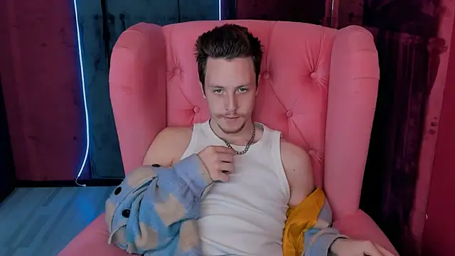 LeoMooree online show from November 6, 2025, 3:35 pm