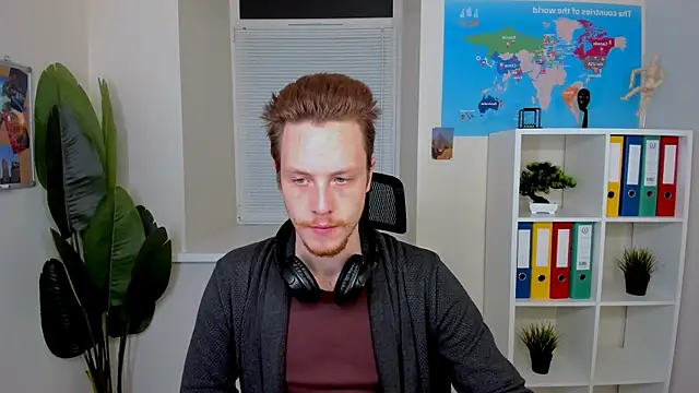 LeoMooree online show from November 15, 2025, 9:00 pm