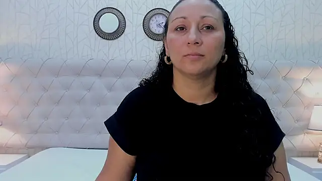 Snapshot of VaniaRose chatting on November 3, 2025, 2:51 pm VaniaRose online show from November 3, 2025, 2:51 pm