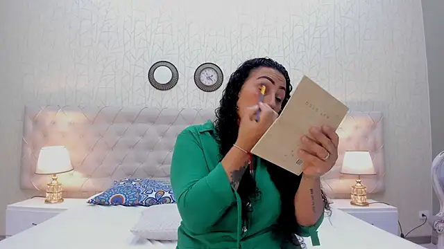 Snapshot of VaniaRose chatting on November 5, 2025, 1:11 pm VaniaRose online show from November 5, 2025, 1:11 pm