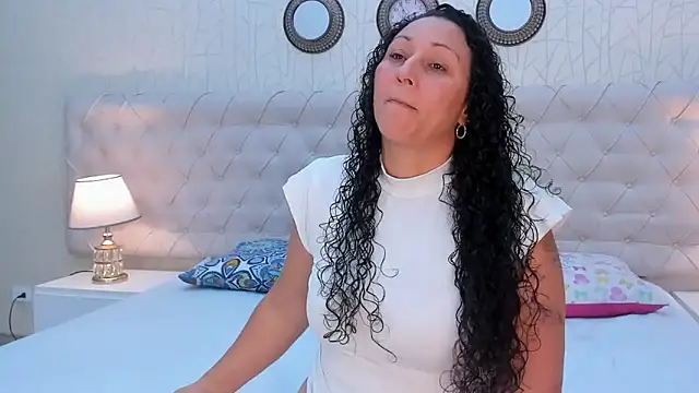 Snapshot of VaniaRose chatting on November 22, 2025, 1:10 pm VaniaRose online show from November 22, 2025, 1:10 pm