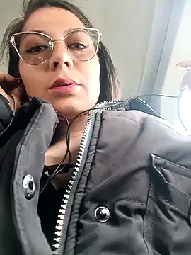 Mia-love-03 online show from September 29, 2025, 1:49 pm