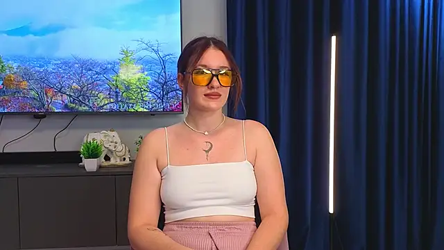 MarlaSemonick online show from October 3, 2025, 7:22 pm