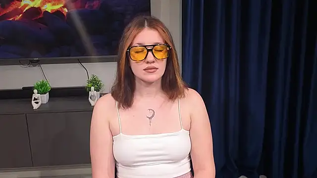 MarlaSemonick online show from October 18, 2025, 7:36 pm
