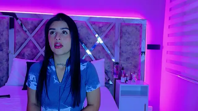 SofiaLopez   online show from October 5, 2025, 12:14 pm