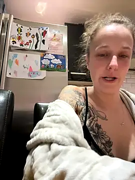 EmmieMaexox online show from October 20, 2025, 8:37 am