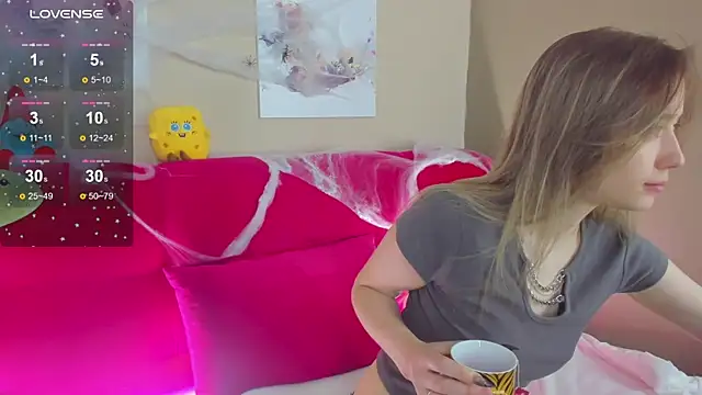 Angel Leeks online show from November 3, 2025, 7:53 am