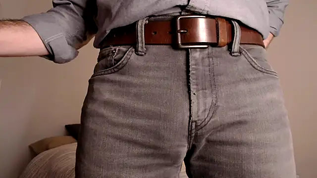 Snapshot of an_expose chatting on October 11, 2025, 9:13 pm an expose online show from October 11, 2025, 9:13 pm