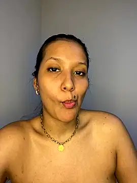 IsabellaJoness  online show from November 24, 2025, 8:08 pm