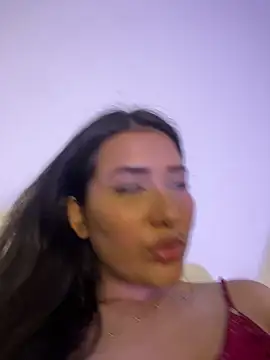 IsabellaJoness  online show from April 16, 2026, 9:39 pm