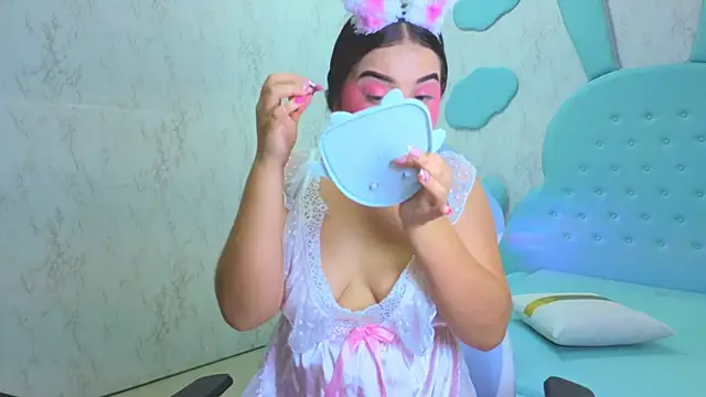 Mia Cuttee online show from November 24, 2025, 3:17 am