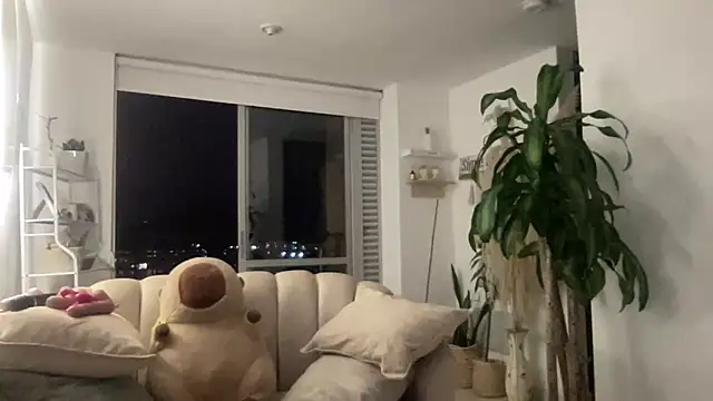 isa  fox online show from November 28, 2025, 2:36 am