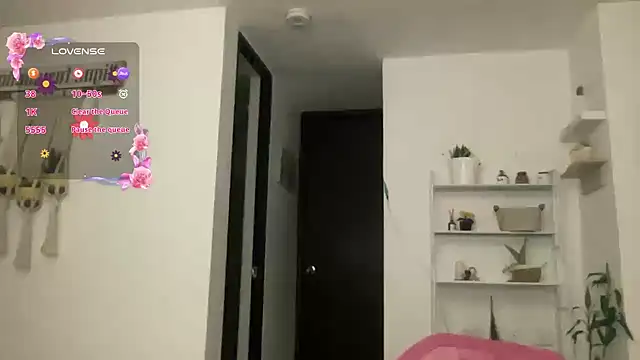 isa  fox online show from December 4, 2025, 4:33 am