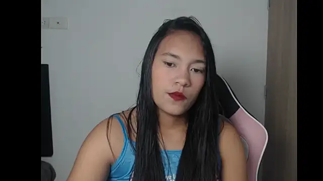 IsabellaSmith11 online show from October 6, 2025, 5:10 pm