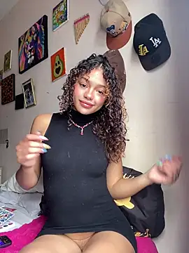 PrettyLia online show from February 6, 2026, 4:10 pm