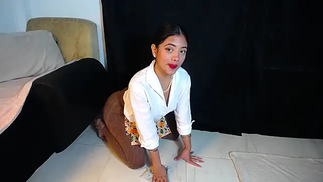 Isis Valen online show from November 19, 2025, 11:54 am