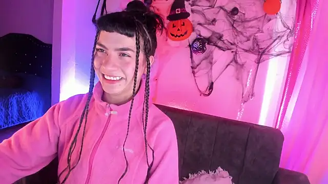 kitty  chs online show from November 13, 2025, 12:37 pm