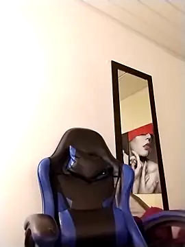 lala clark online show from November 30, 2025, 11:58 am