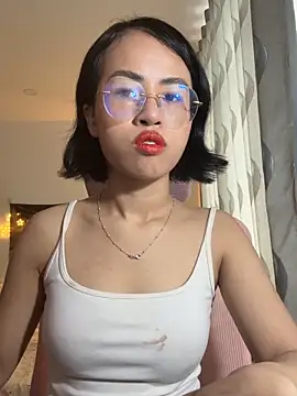 EllieYoon online show from December 19, 2025, 6:53 am